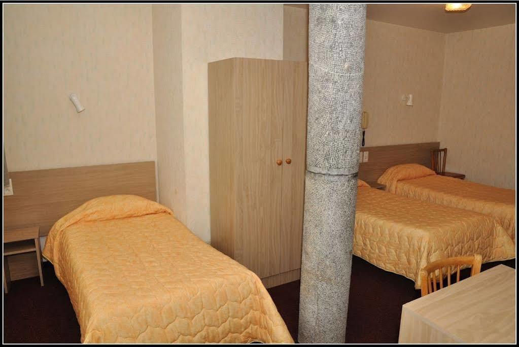 Hotel Montfort Λούρδη Εξωτερικό φωτογραφία